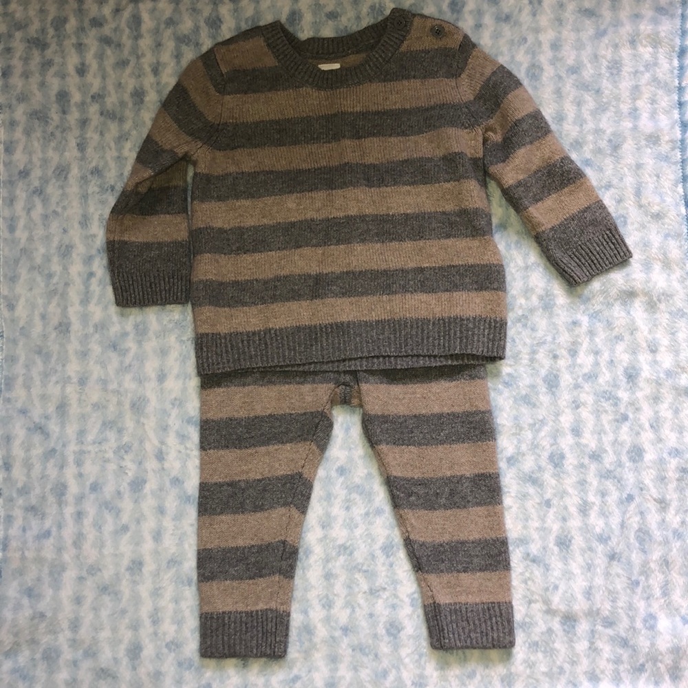 Gap Sweatsuit set unisex (12-18months)